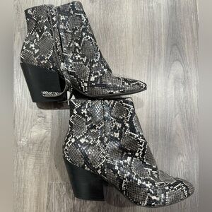 Dolce vita zip up booties